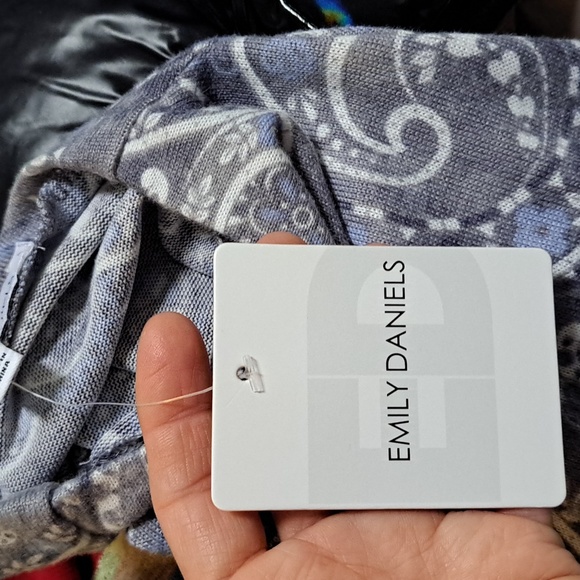 Emily Danielle Paisley Mock Neck Long Sleeve Blouse. Size Large NWT - Picture 6 of 9